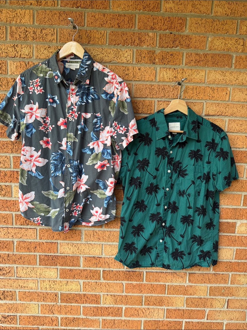 2 American Eagle Aeropostale Mens Medium Hawaiian Tropical Button Up Shirts - Picture 1 of 9